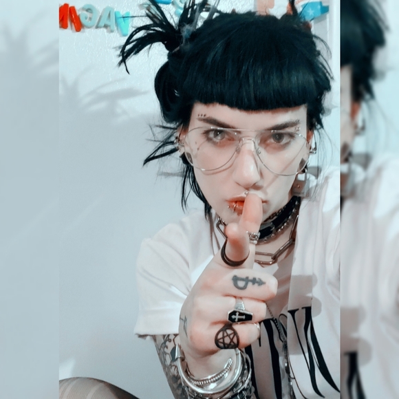 🖤imTHEyellowRAINCOAT inaWORLDofBLACKumbrellas🖤 - Picture 5 of 5